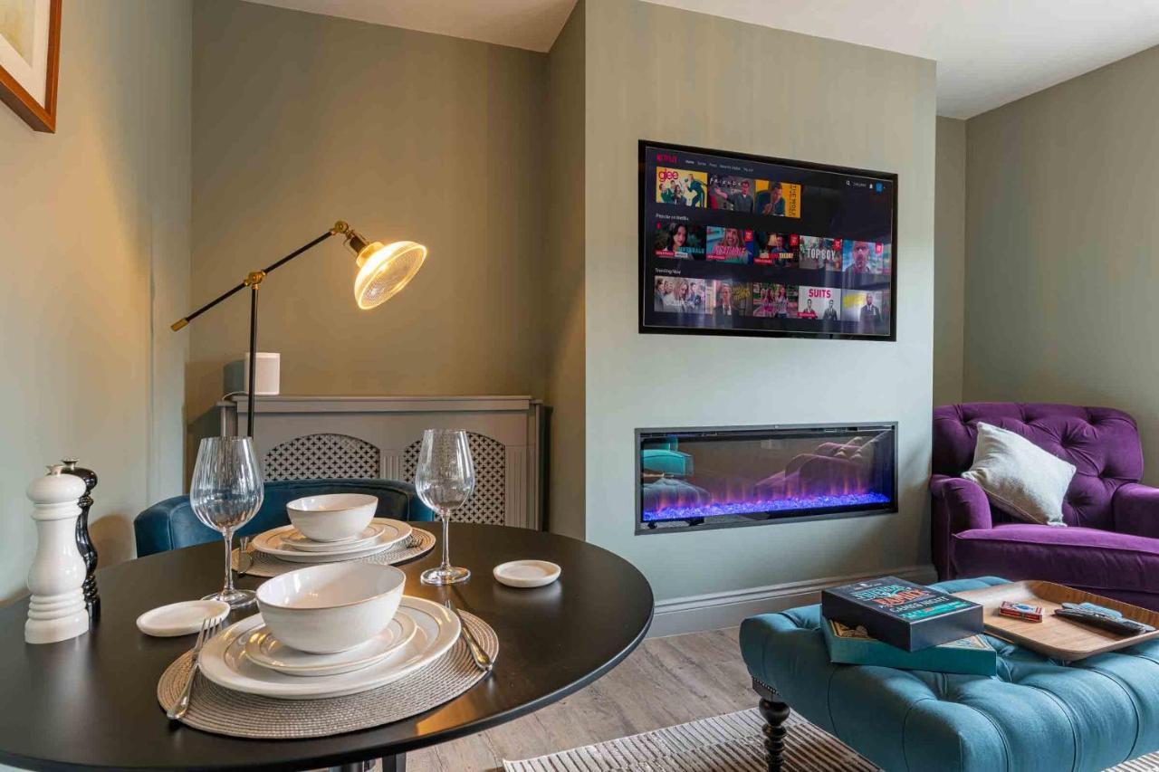 Beautiful Modern 1 Bedroom Apartment, City Centre Bath Bagian luar foto