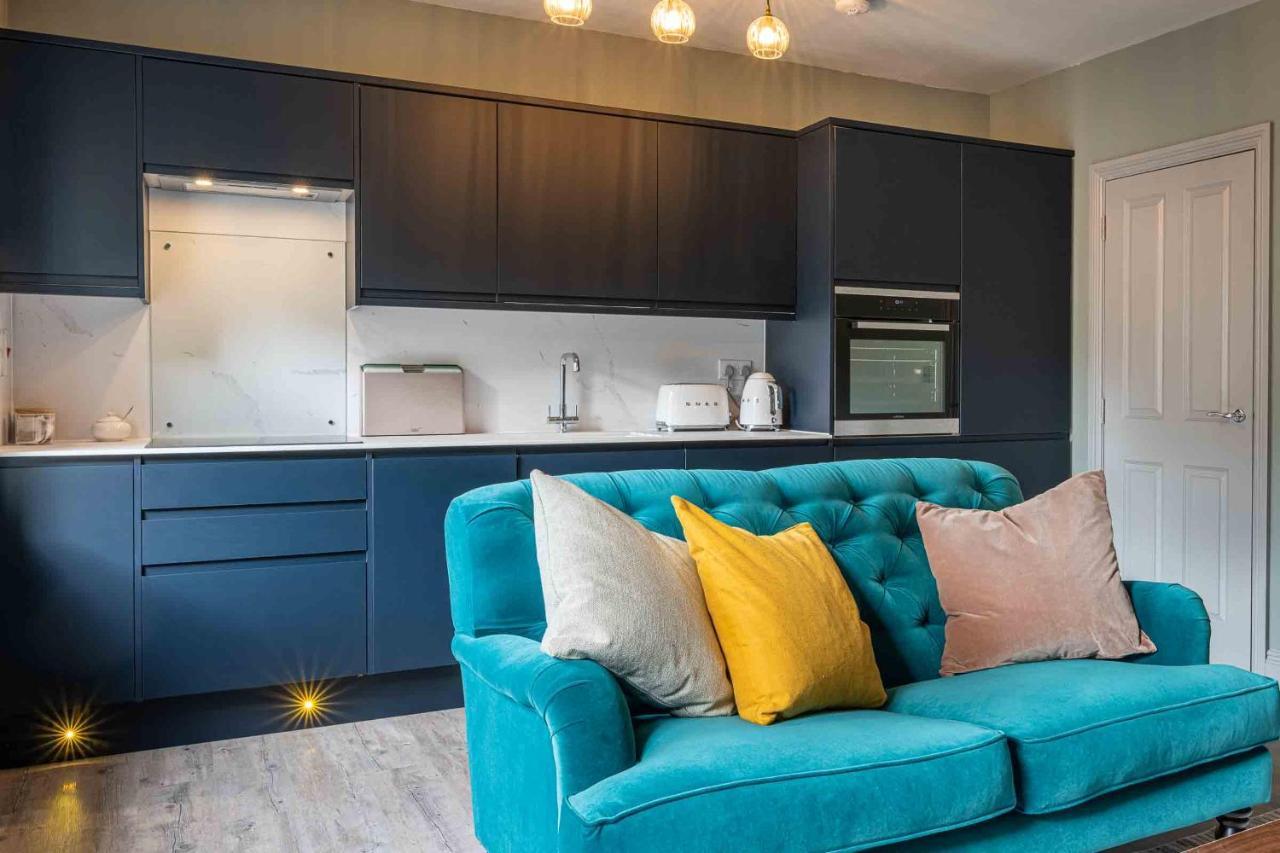 Beautiful Modern 1 Bedroom Apartment, City Centre Bath Bagian luar foto