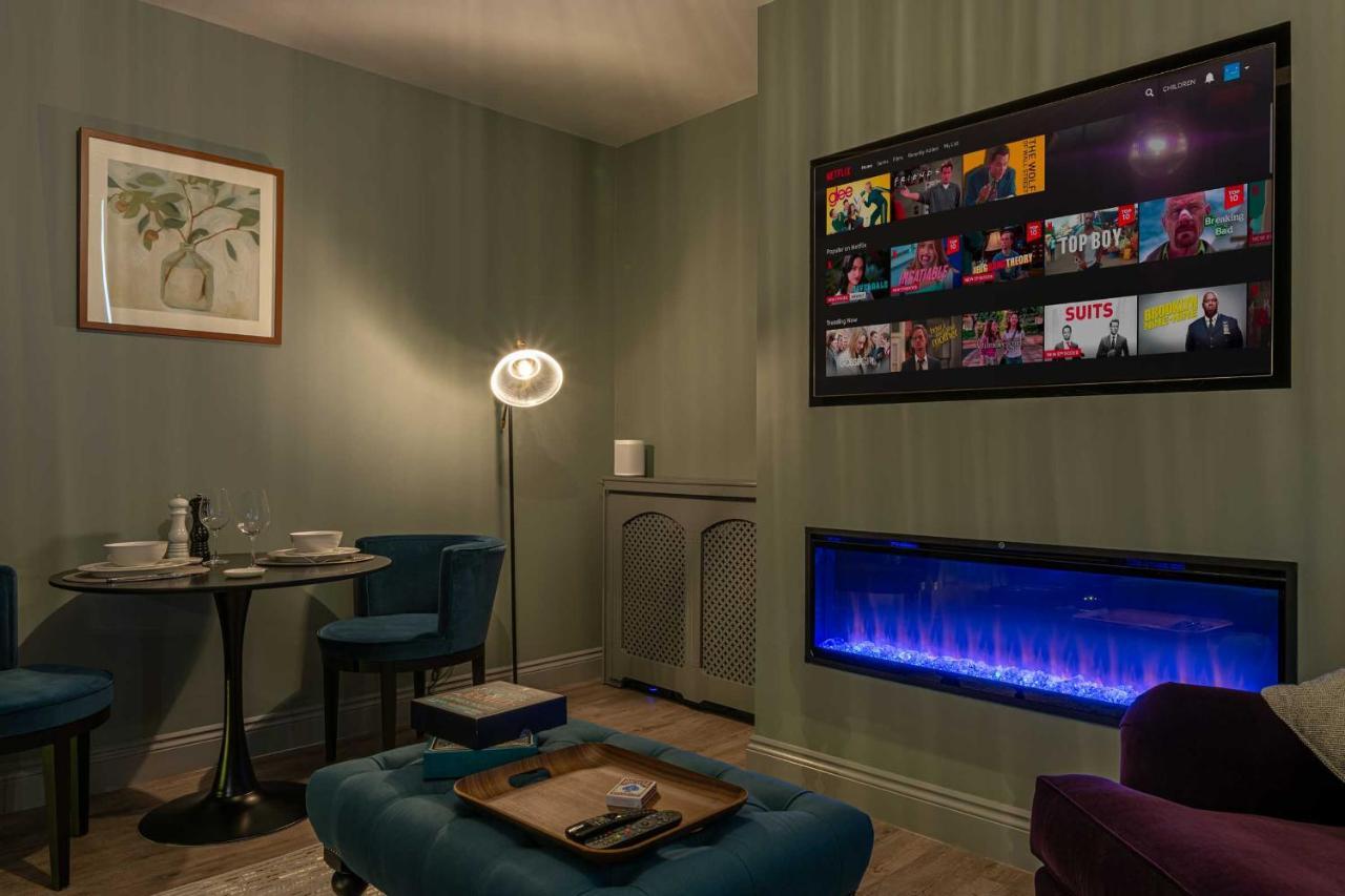 Beautiful Modern 1 Bedroom Apartment, City Centre Bath Bagian luar foto