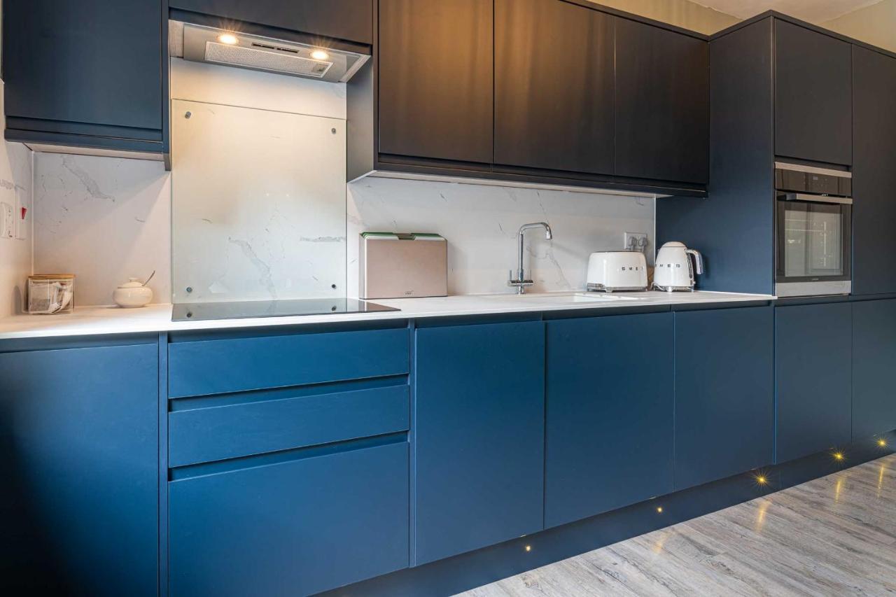 Beautiful Modern 1 Bedroom Apartment, City Centre Bath Bagian luar foto