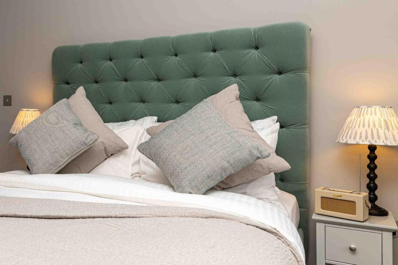 Beautiful Modern 1 Bedroom Apartment, City Centre Bath Bagian luar foto