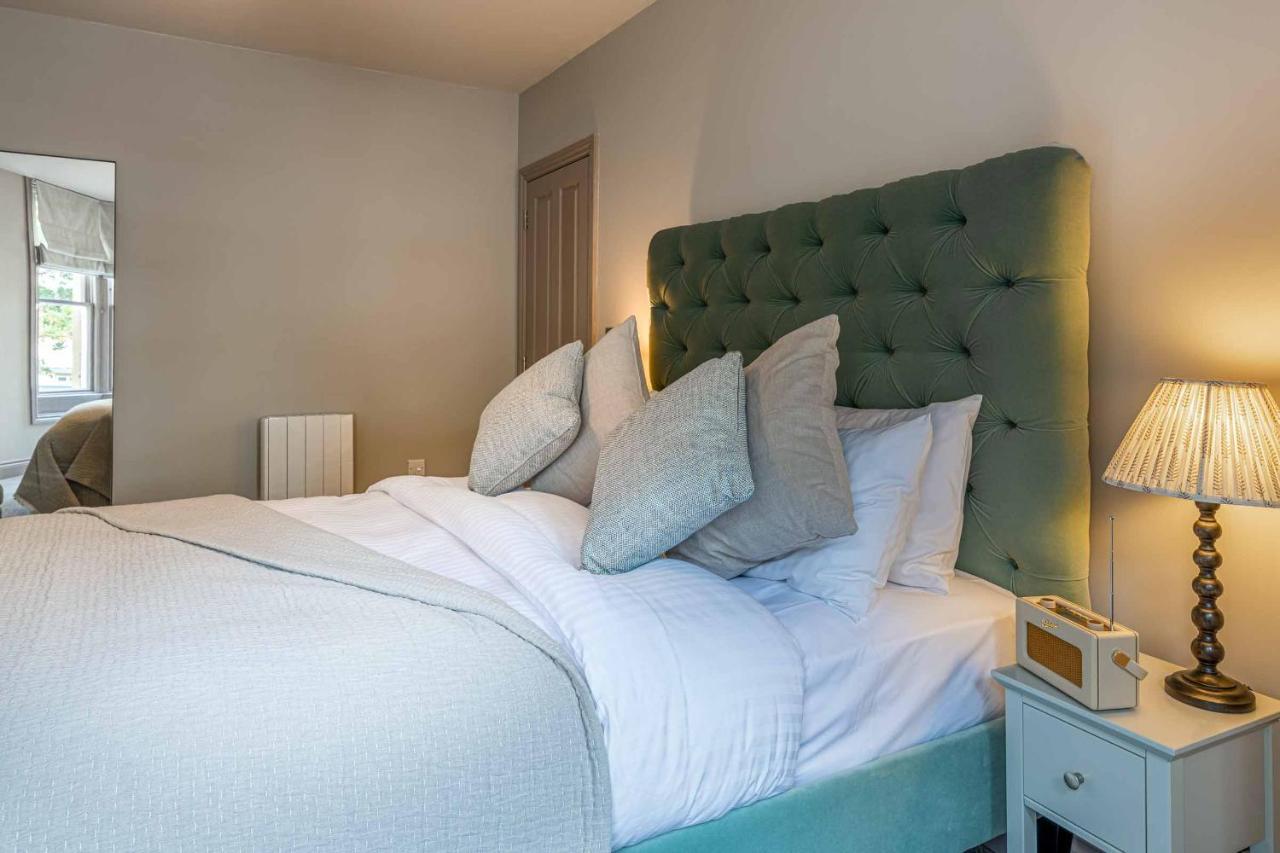 Beautiful Modern 1 Bedroom Apartment, City Centre Bath Bagian luar foto